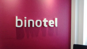 бінотель об'ємні літери